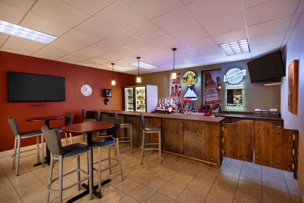 Bakken Airport Xwa Hotel & Studios Williston Exterior photo